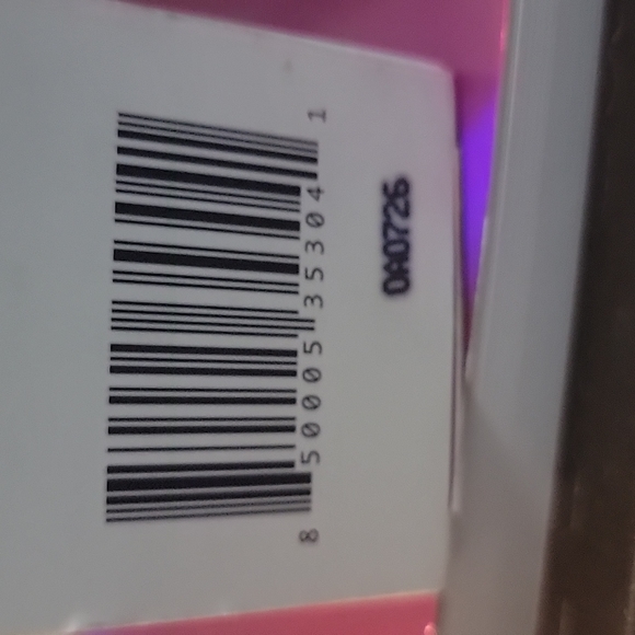 KylieSkin Foaming Face Wash - Picture 3 of 3